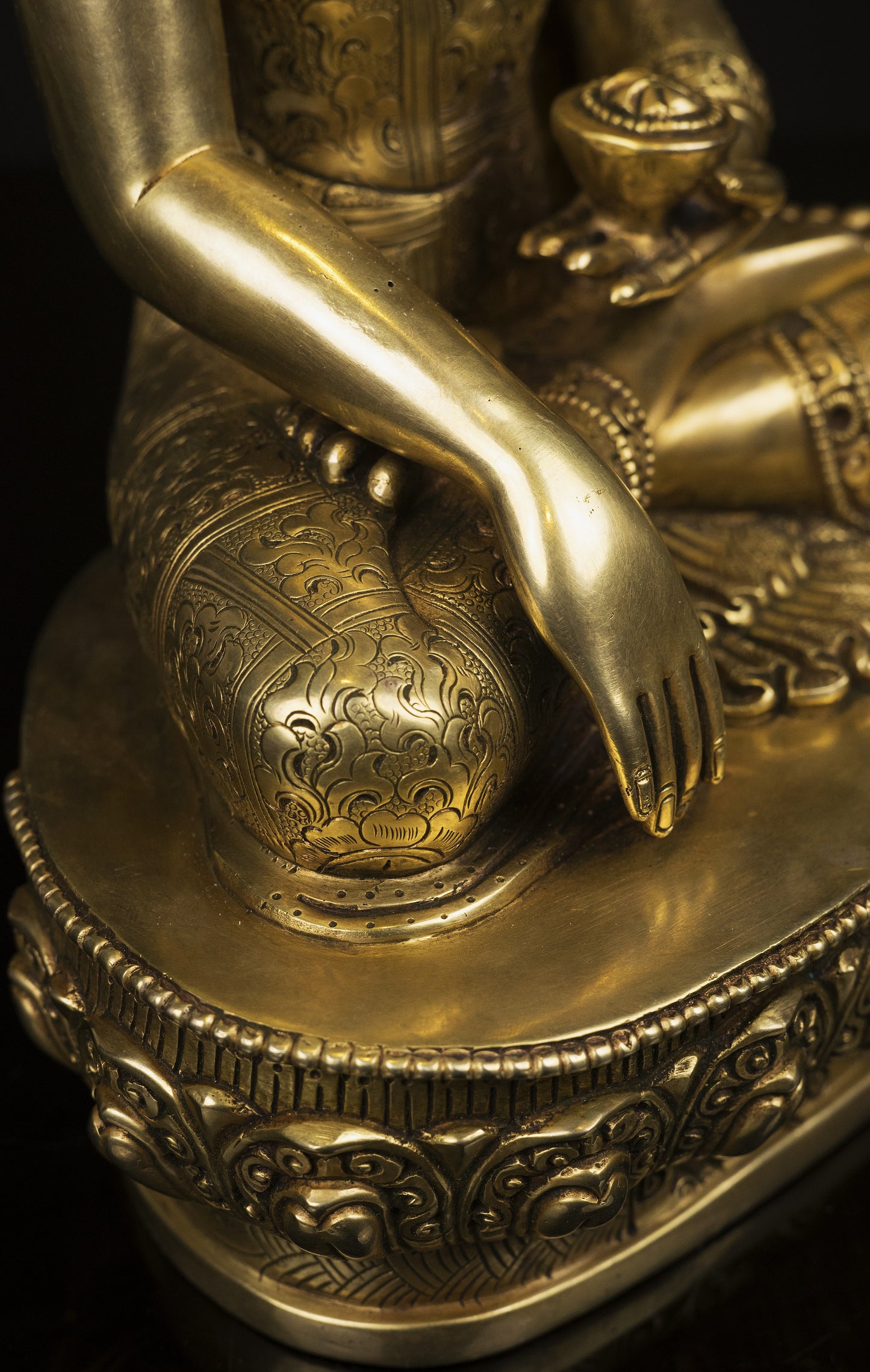 Tibetan Buddhism Lord Shakyamuni Buddha Gold Face Hand Painting Gold Plated Hand Carving Copper Statue Sculpture Figure Nepal free