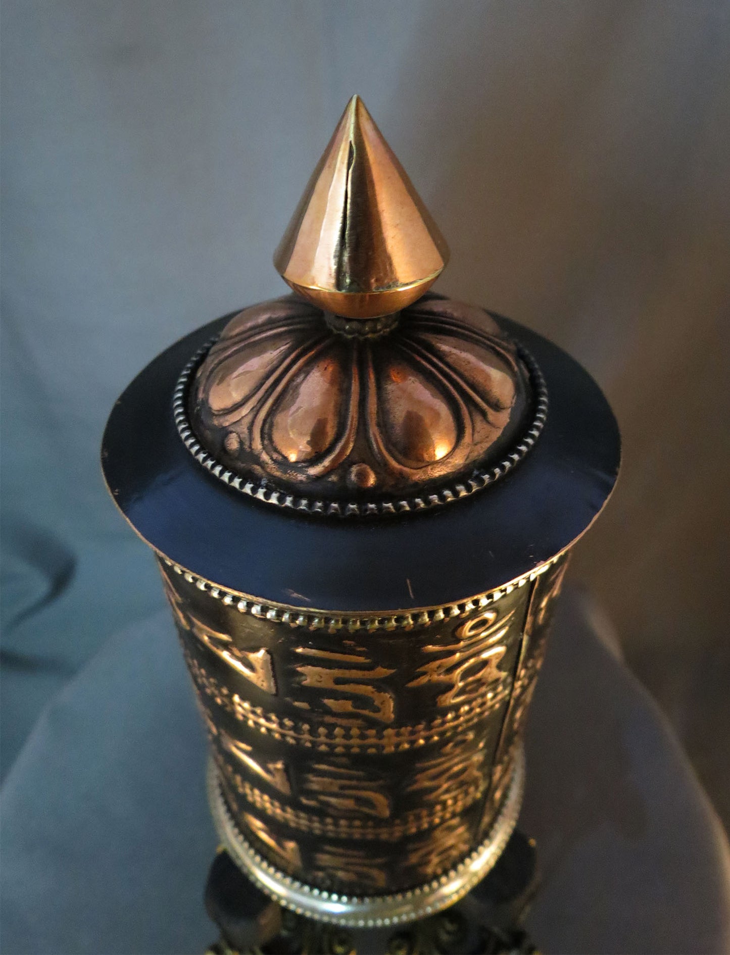 Tibetan Buddhism Om Mani Padme Hum Mantra Handmade Double Vajra Stand Brass Copper Oxide Prayer Wheel