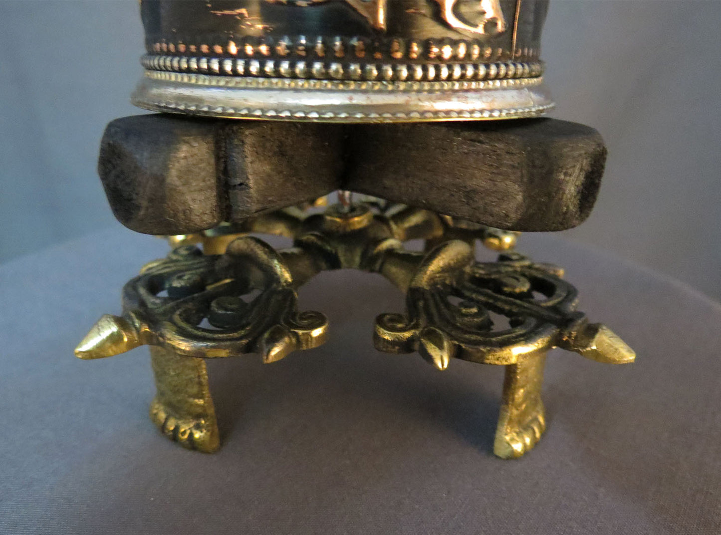 Tibetan Buddhism Om Mani Padme Hum Mantra Handmade Double Vajra Stand Brass Copper Oxide Prayer Wheel