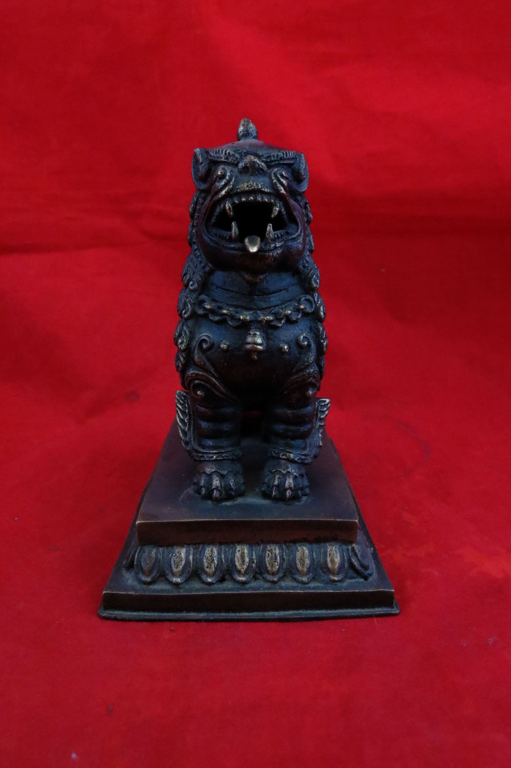 Protector Singha Pair of Lion Feng Shui Lions Foo Fu Dog Guardian Lion Statue Sculpture