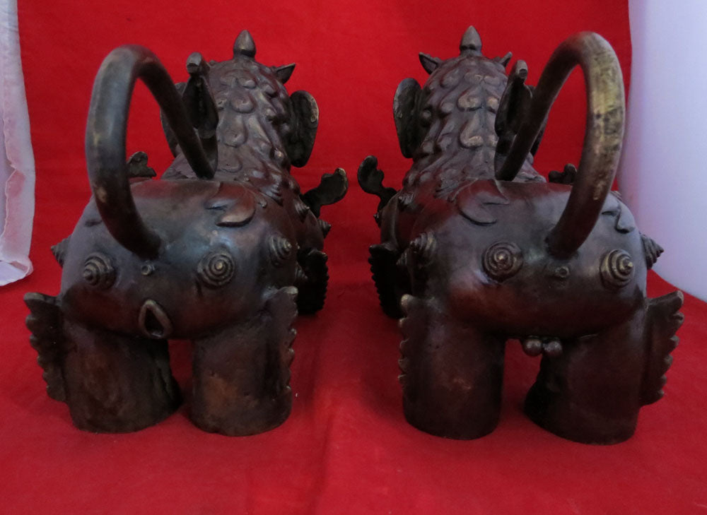 Buddhism Pair of Lion Feng Shui Lions Foo Fu Dog Guardian Singha Oxide Brass Statue Figure Sculpture