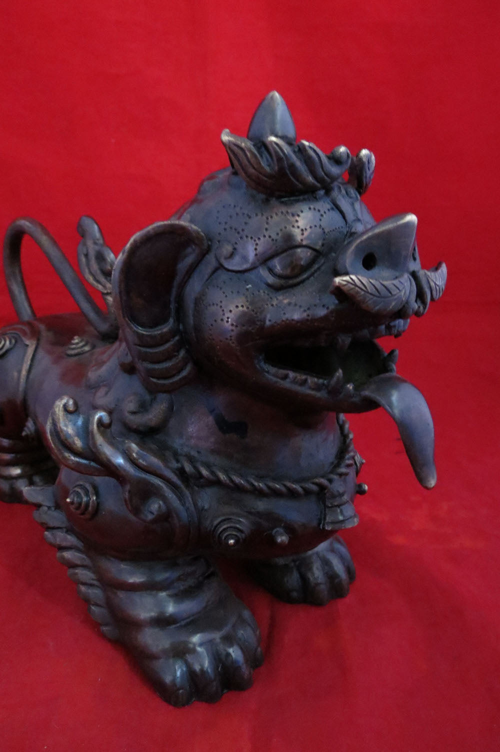 Buddhism Pair of Lion Feng Shui Lions Foo Fu Dog Guardian Singha Oxide Brass Statue Figure Sculpture