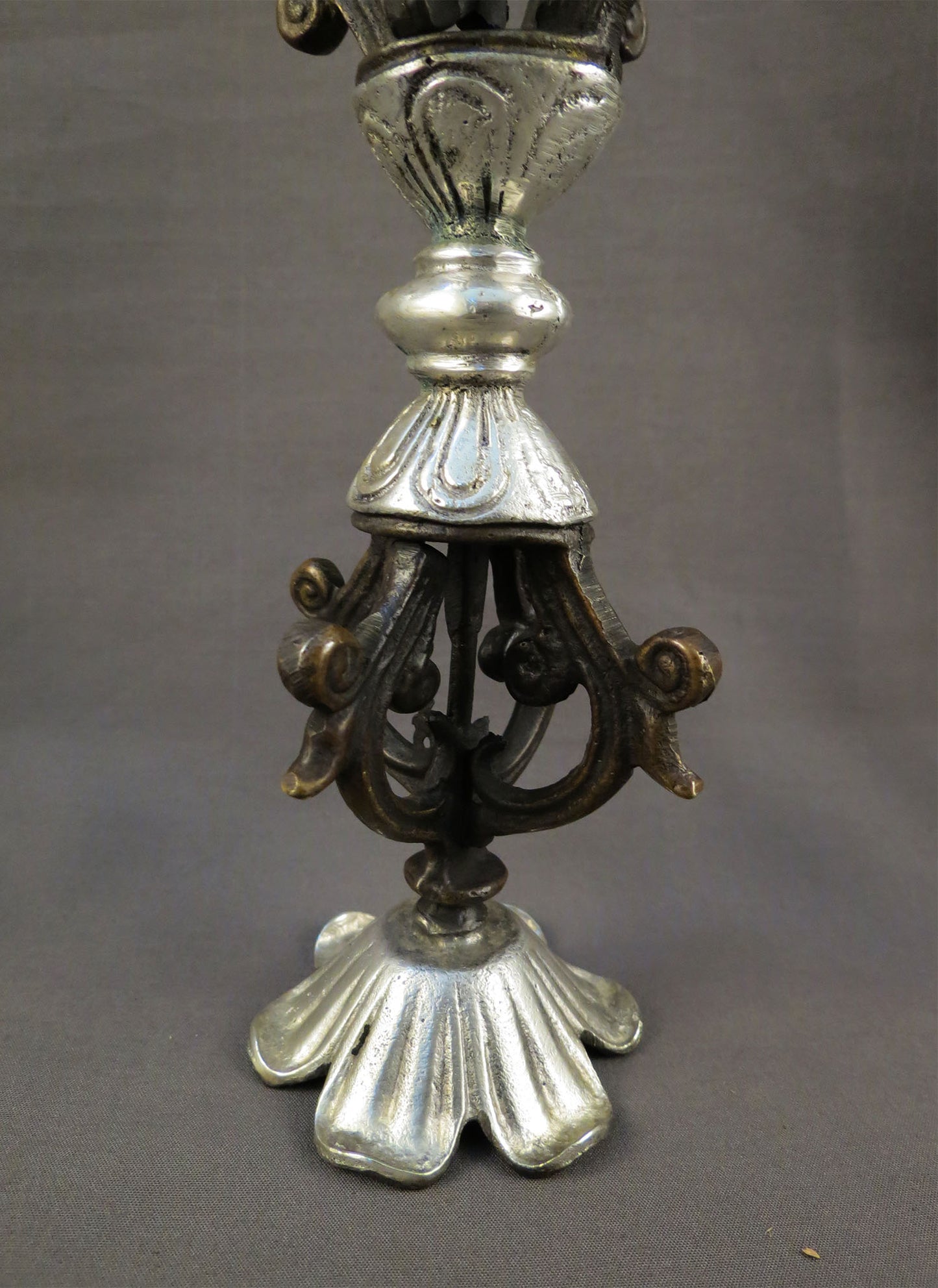 Tibetan Ritual Table Stand Silver Oxide Brass Dorje/Vajra Thunderbolt Nepal free