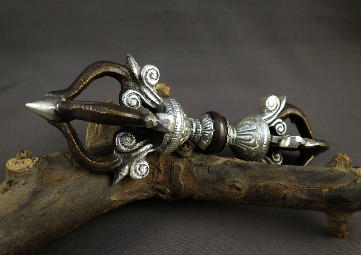 Tibetan Buddhism Silver Oxide Brass Ritual Dorje/Vajra Thunderbolt Nepal free